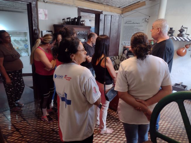 api-modulos/fotos/img/galeria_cat_culturais_535/535/13478/VISITA GUIADA POR ALAÉRCIO DELFINO, CAPS II, RESPONSÁVEL WINNIE, 10.10.2025 (5).jpg